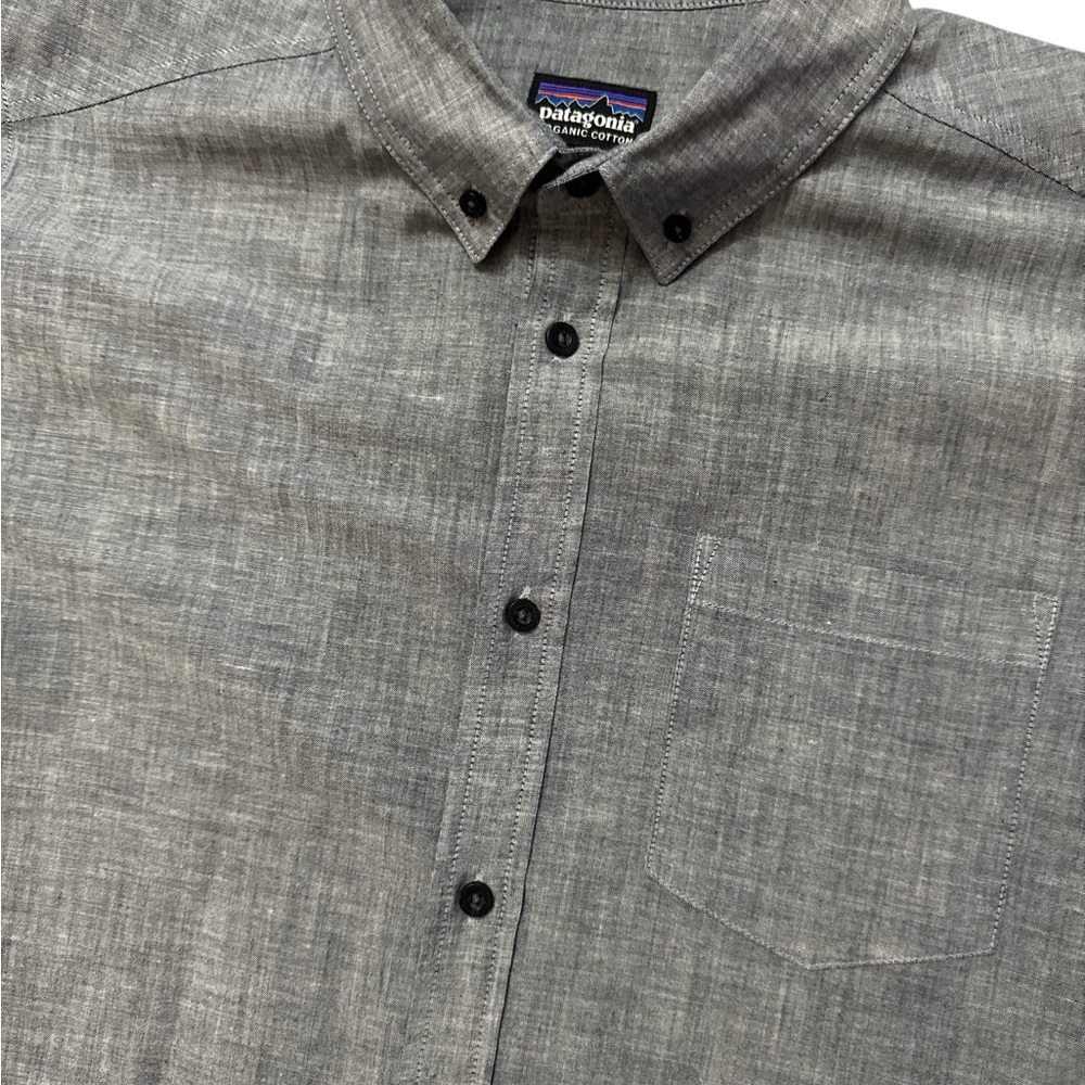 Patagonia Men’s Gray Short Sleeve Collar Button Down‎ Size Large Organic Cotton
